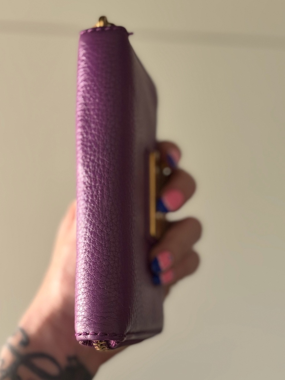 Marc by Marc Jacobs Purple Pebbled Leather Wallet with Gold Plaque - Picture 11 of 14